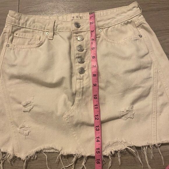 Free People We the Free white button fly short distressed denim skirt size 29 - Picture 6 of 7